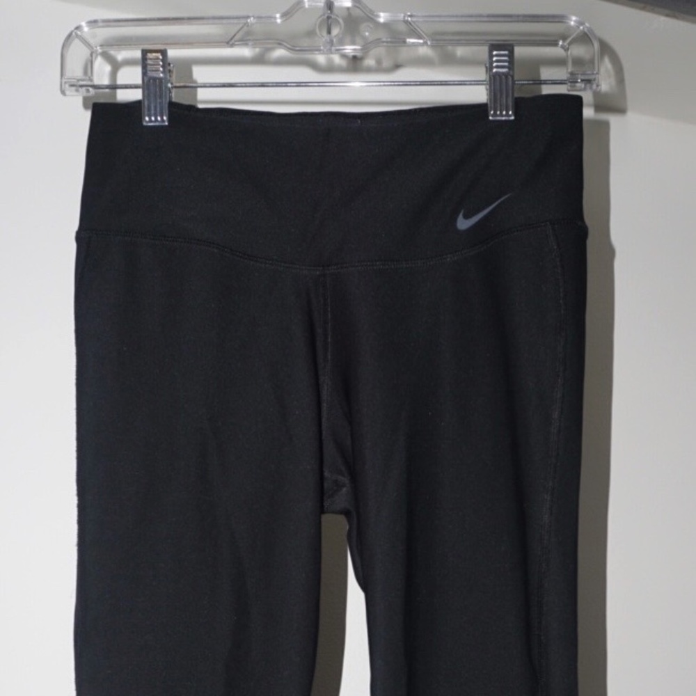 NIKE Dri-FIT Capri Leggings